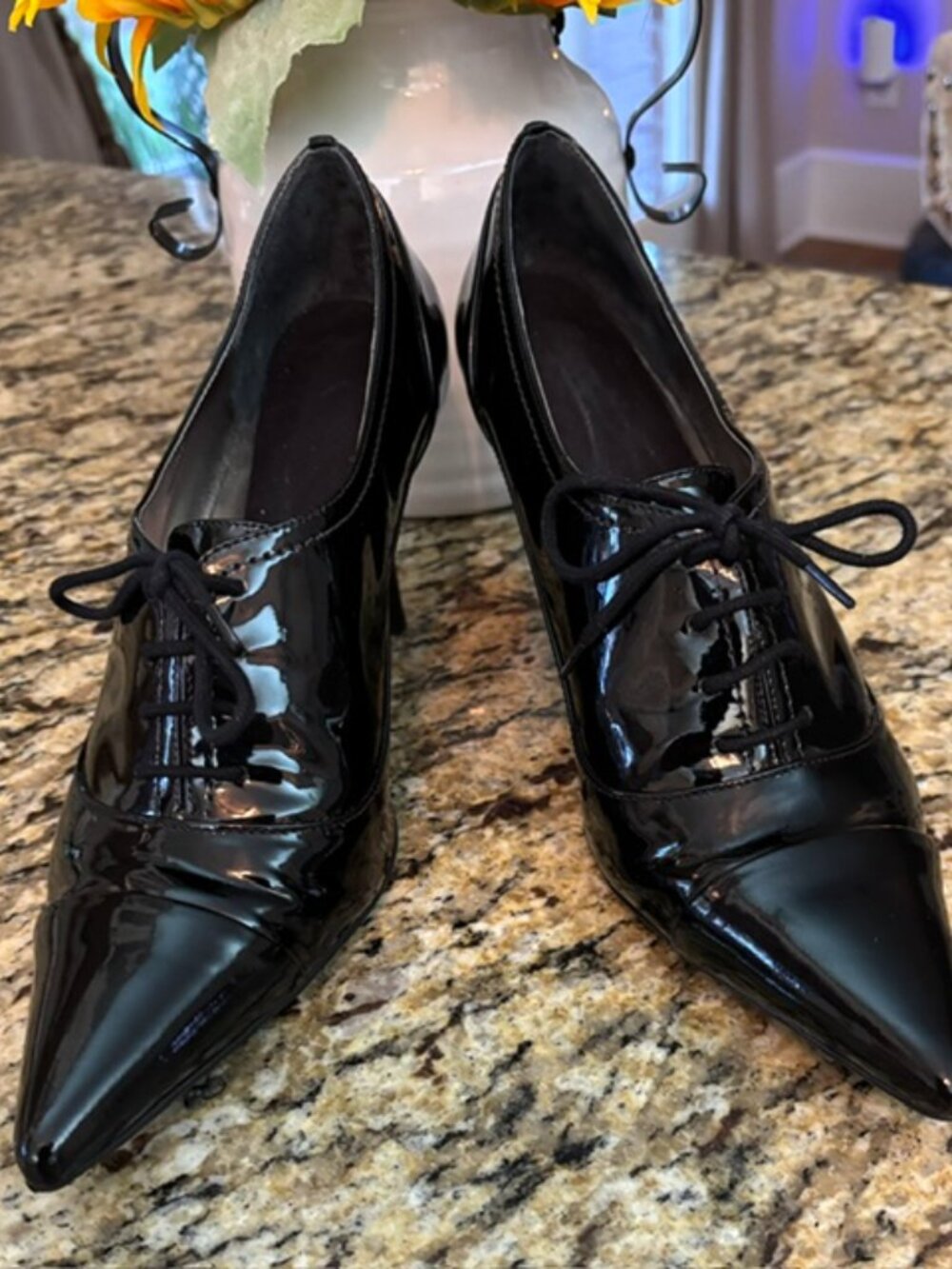 Ann Taylor Cannes Pointy Toe Oxford Heels in Black Patent Size 8